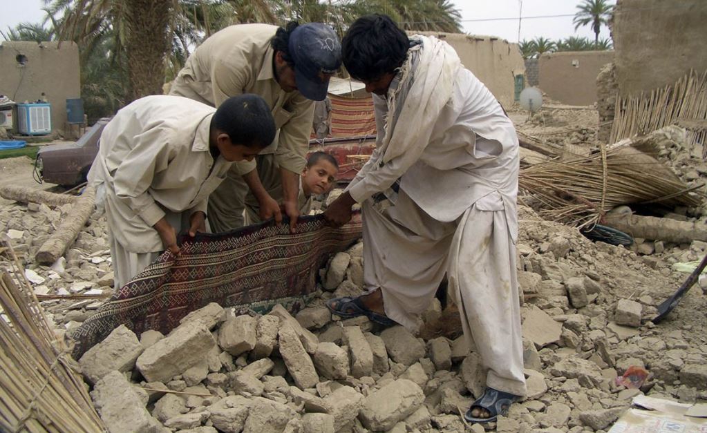 Iranda jer silkinisinen 100 adam qaza tapty