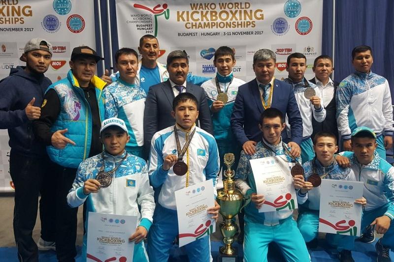 Kıkboksıngten álem chempıonatynda Qazaqstan quramasy 16 medal aldy