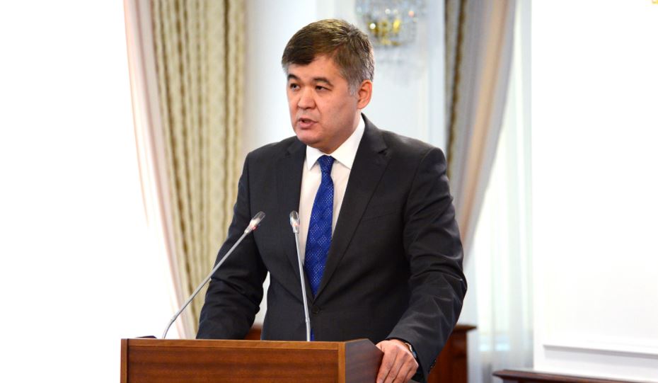 Birtanov densaýlyq saqtaý salasyn sıfrlandyrý jumystary týraly baıandady