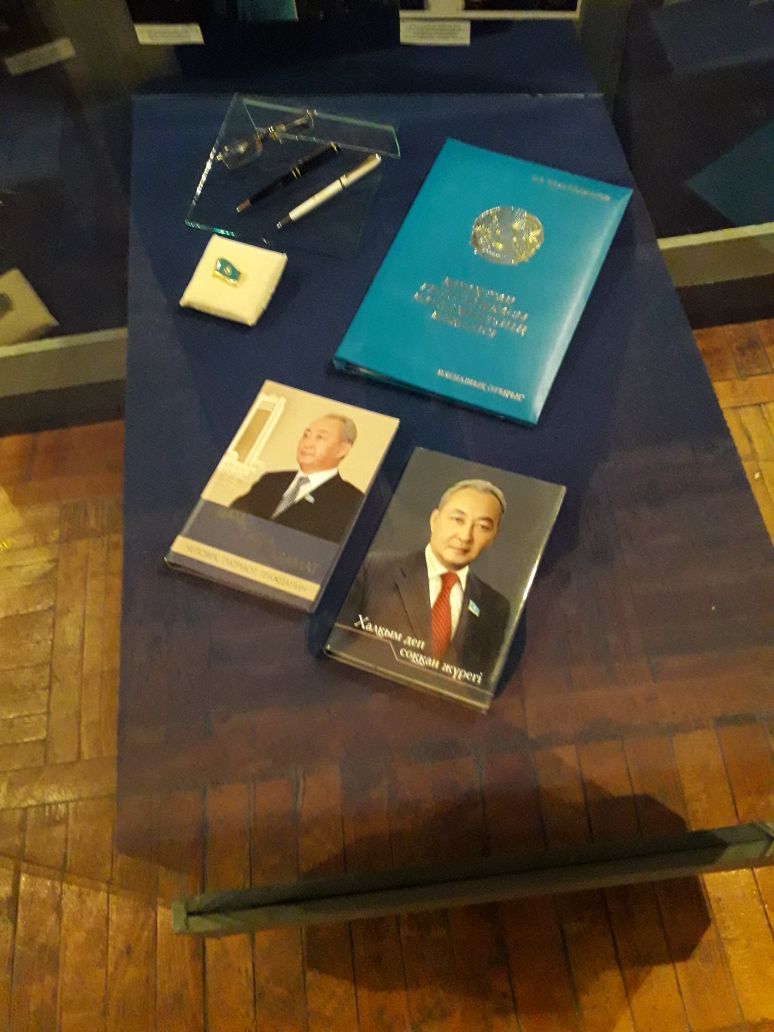 Arqalyq mýzeıinde Oral Muhamedjanovqa arnalǵan burysh ashyldy