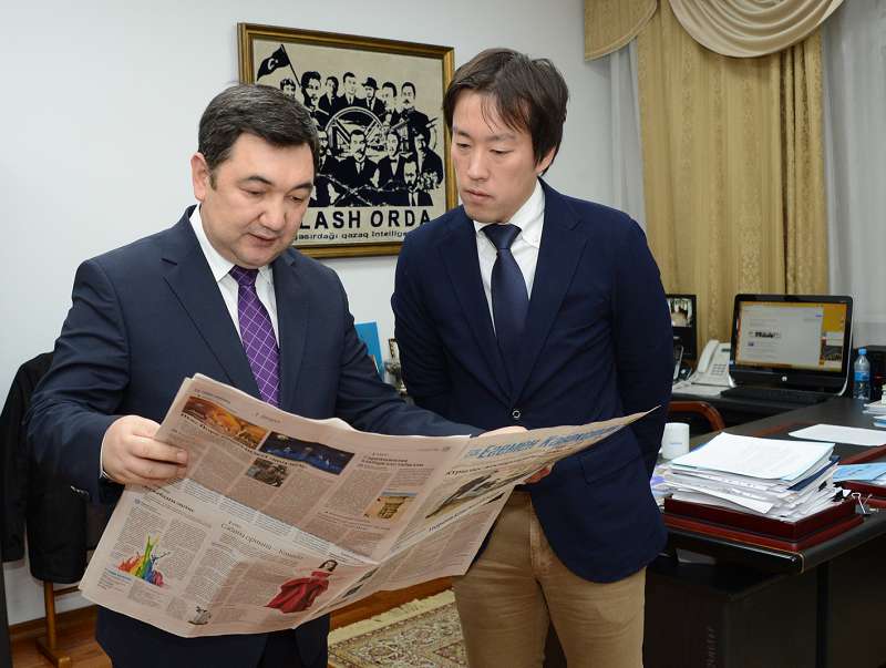 Japon jýrnalısi «Egemen» basshysy Darhan Qydyráliden suqbat aldy