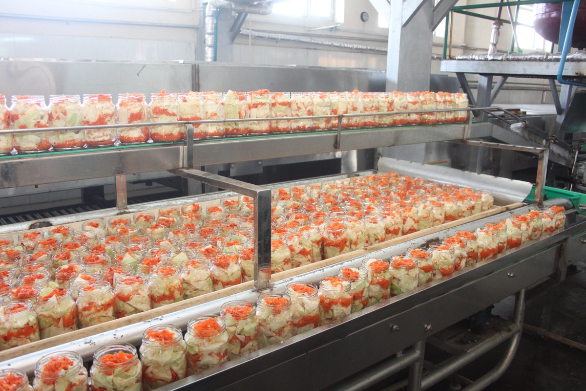 OQO-daǵy túlkibastyq kásipker kókónis konservilerin Qytaıǵa eksporttaýda