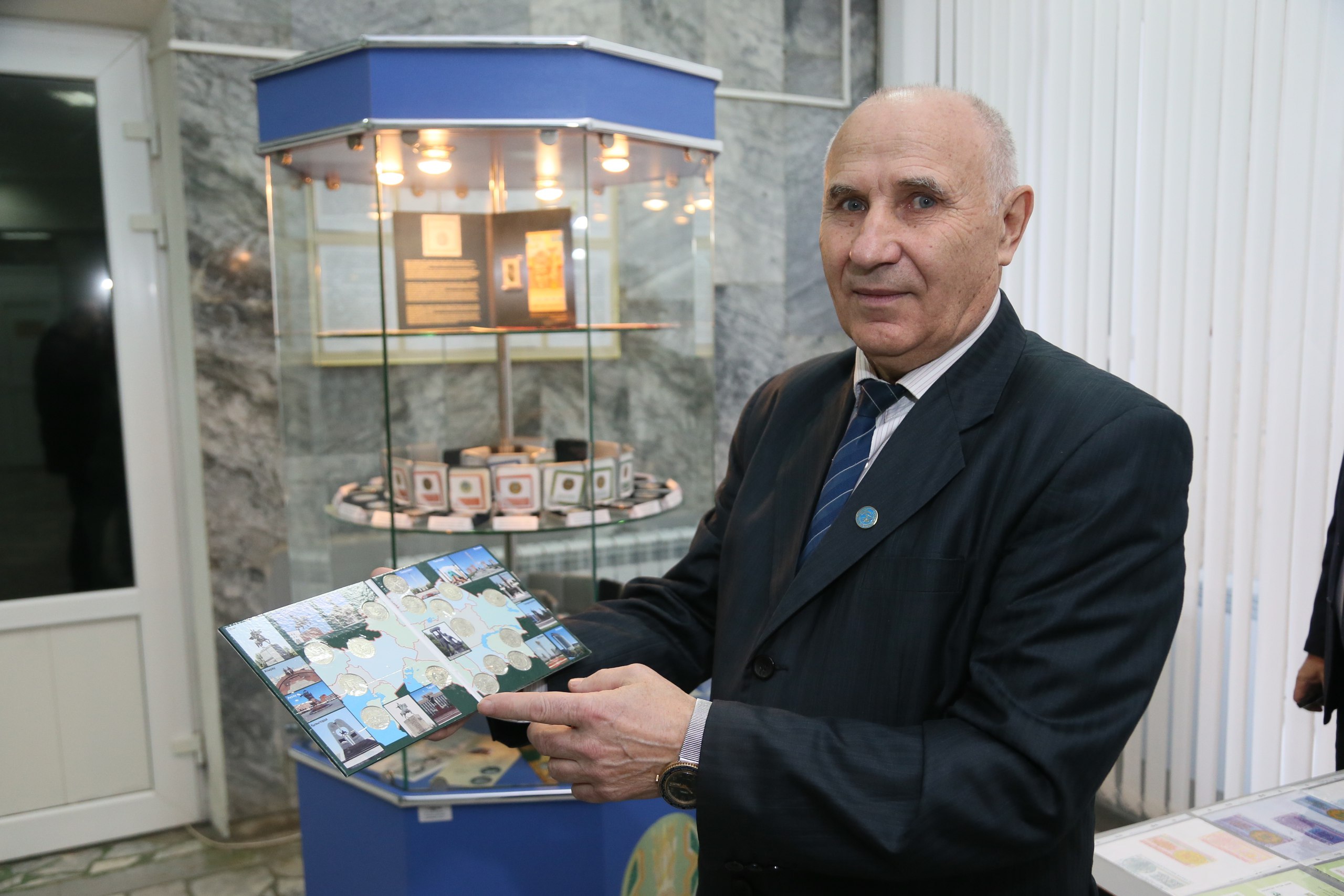 Qostanaıda ulttyq valıýta kúnine oraı kolleksıonerdiń jeke kórmesi ótti