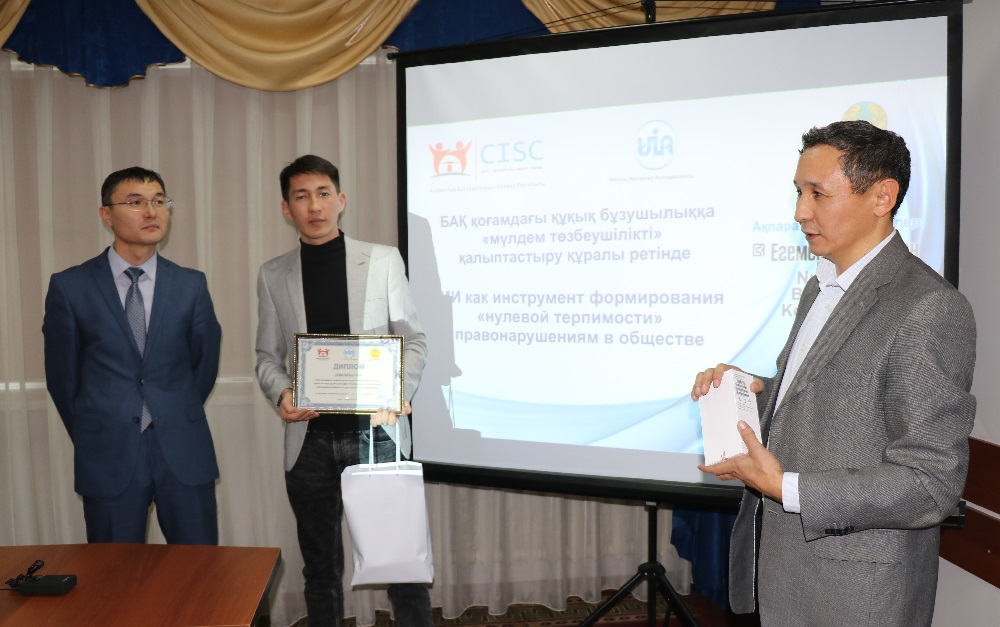 Quqyqtyq memleketti qalyptastyrýǵa úles qosqan jýrnalıster marapattaldy