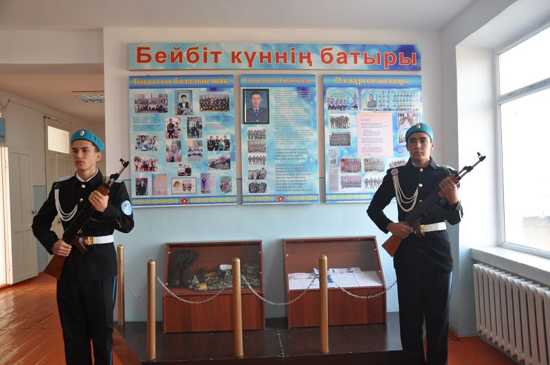 Aqtóbede lańkesterdiń qolynan qaza tapqan jaýyngerge arnalǵan kesh ótti