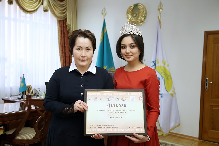 Qyzdar ýnıversıtetiniń stýdenti gran-prı ıegeri atandy
