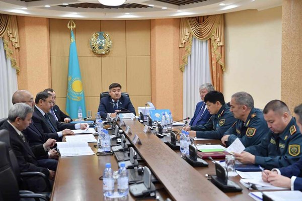 Senatorlar turǵyn úı týraly zańnamaǵa túzetýlerdi qarady