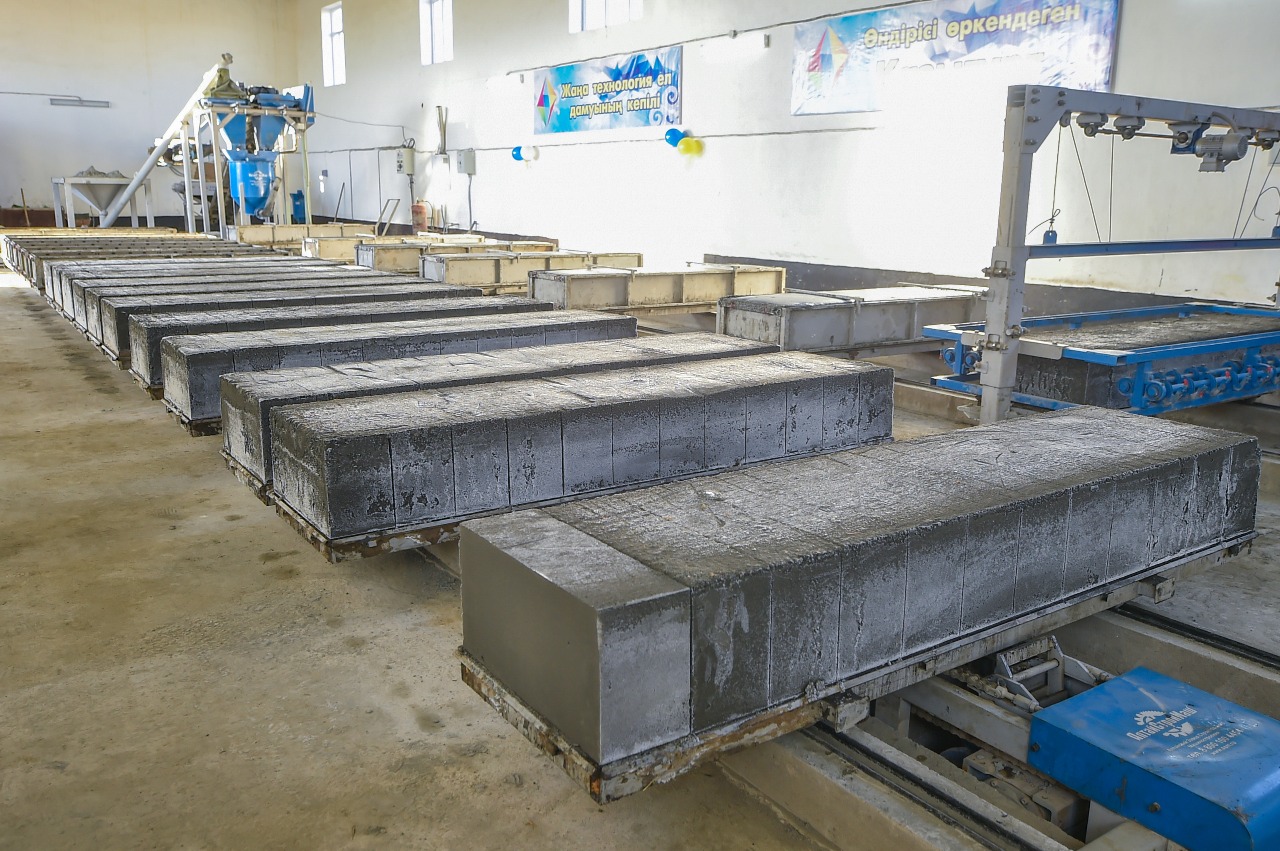 Qazyǵurtta gazobeton blogyn shyǵaratyn zaýyt iske qosyldy