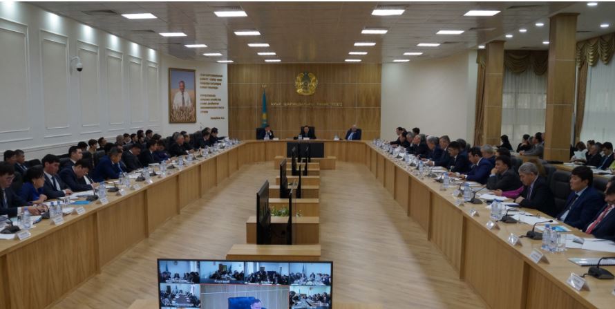 Aýyl sharýashylyǵy mınıstrliginde selektorlyq rejimde keńeıtilgen otyrys ótti