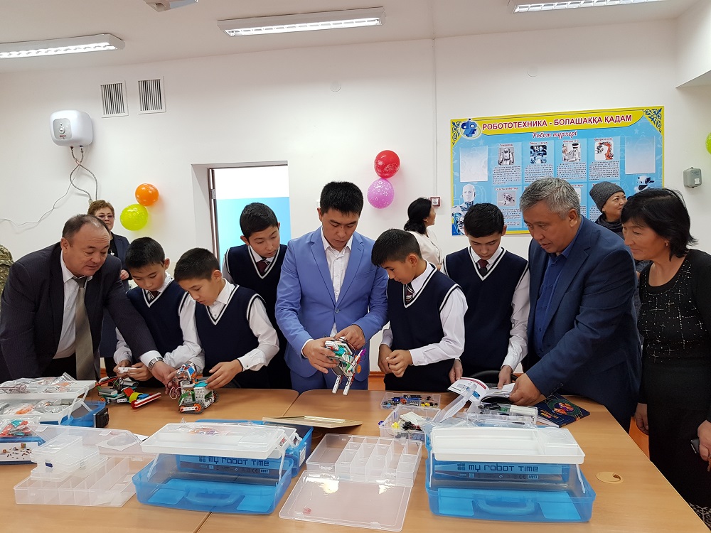 Jetiaral aýylynda «robot tehnıkasy» kabıneti ashyldy