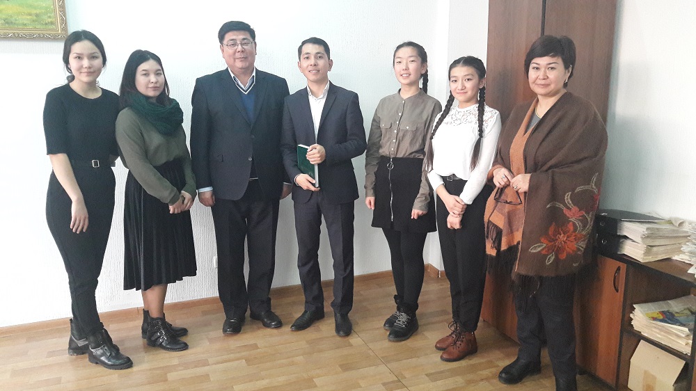 Almatylyq oqýshylar «Egemen» ujymymen kezdesti