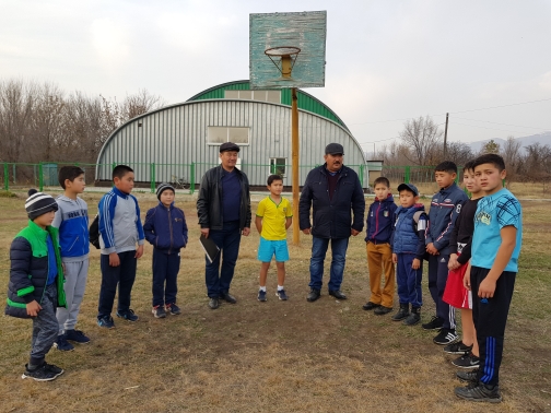 Aýyl turǵyny meshit, Mádenıet úıi men sport modýlin salyp bergen