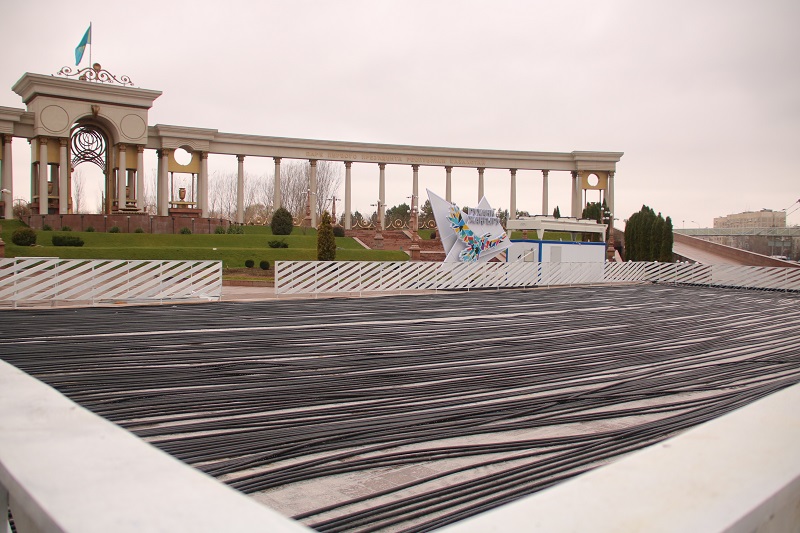 Almatyda alty muz aıdyny ashylady