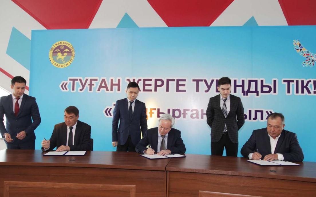 Jambyl oblysynda úshjaqty memorandýmdarǵa qol qoıyldy