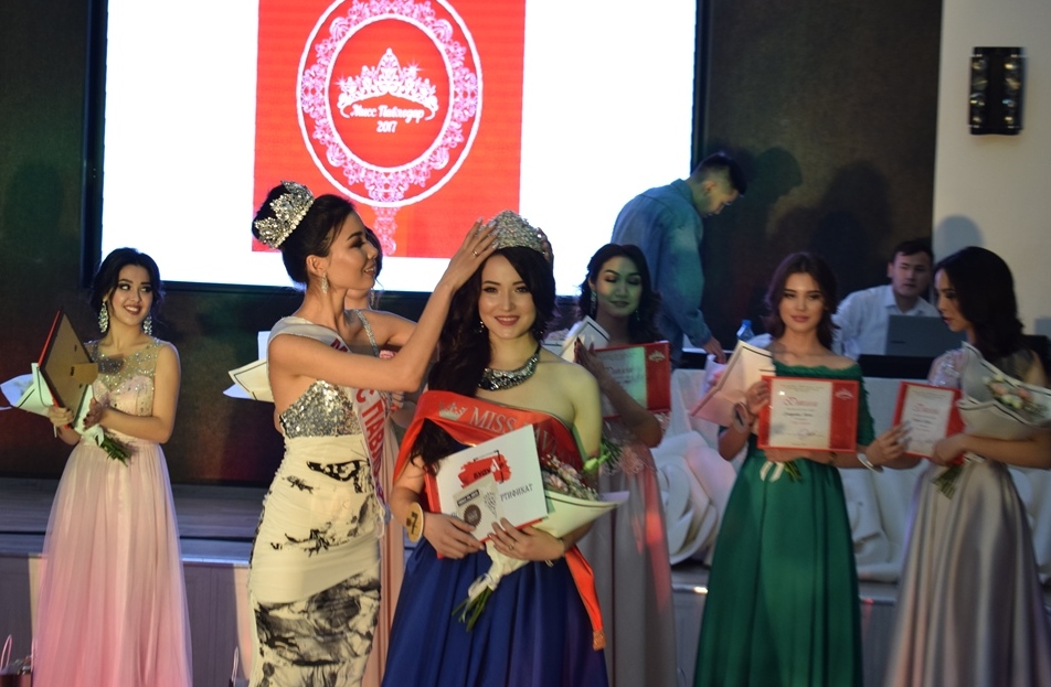 Abaıdyń 200 óleńin jatqa biletin Sánııa aımaq arýy atandy