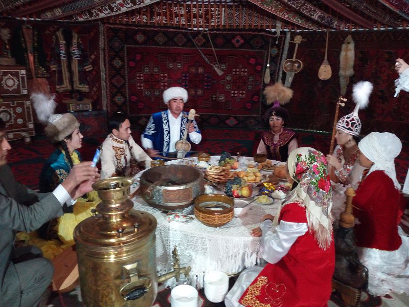 Jaqsy dástúr – otbasynyń tiregi