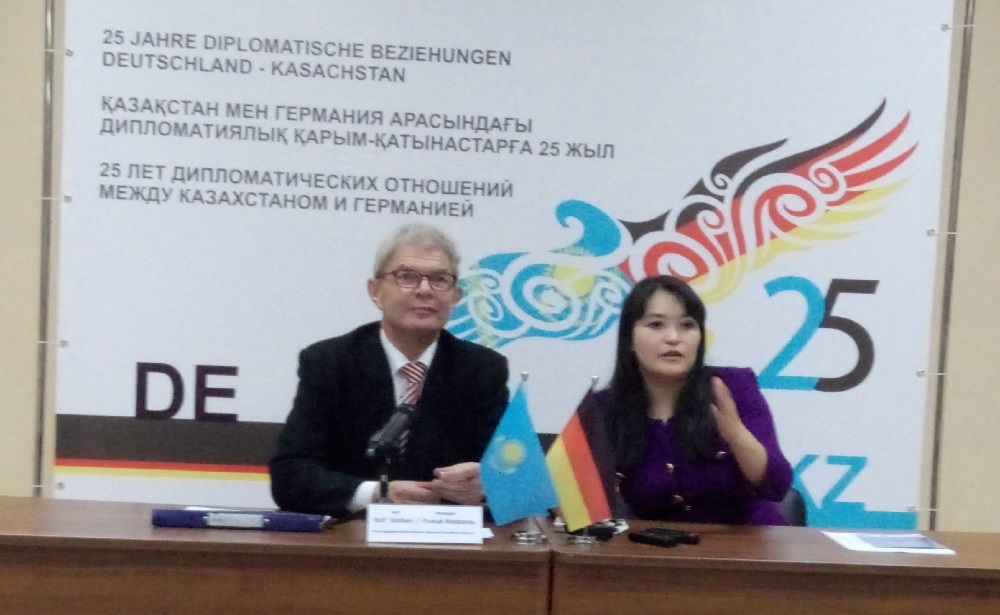 Germanııa elshisi qostanaılyqtarǵa  aǵaıyndy Grımmder mýzeıinen kórme usyndy