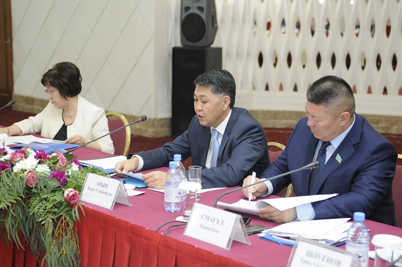 Dinı ekstremızmmen kúres máselesi talqylandy