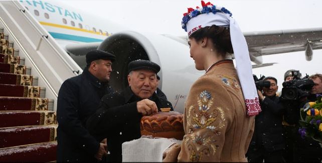 Nursultan Nazarbaev jumys saparymen Belarýs Respýblıkasyna bardy