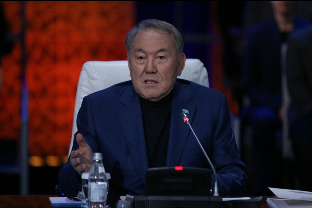 Nursultan Nazarbaev: Aǵysqa qarsy júzgendeı tek qana alǵa umtylý kerek