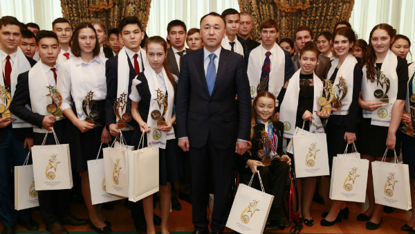 Qostanaıda úzdik oqýshylar men ustazdarǵa «Trıýmf» syılyǵy tabys etildi