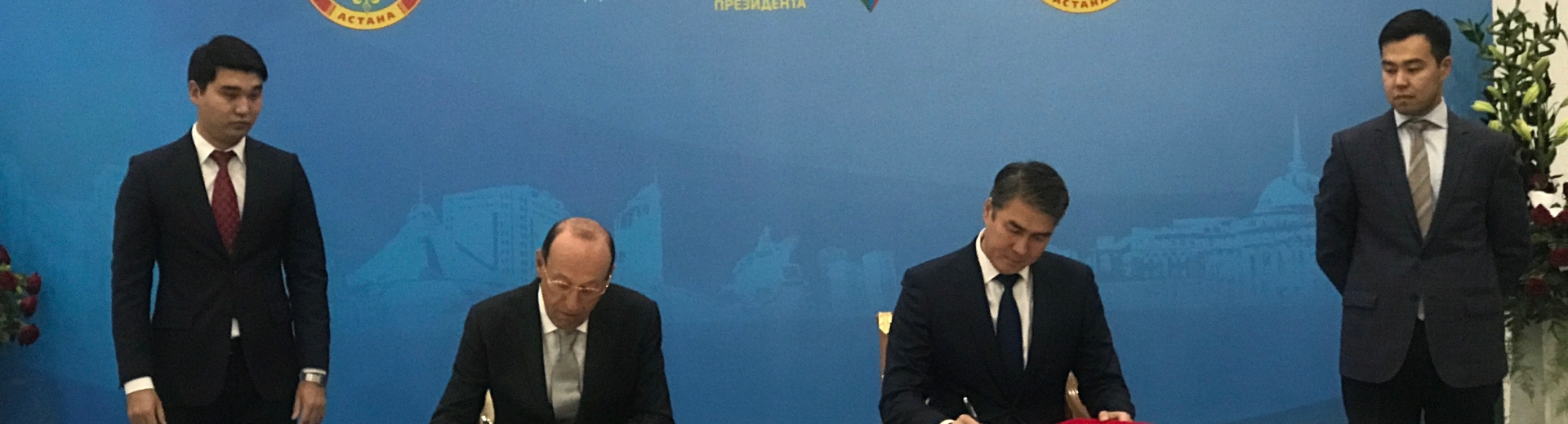 Astana ákimdigi Indýstrıalandyrý kúninde birqatar memorandýmǵa qol qoıdy