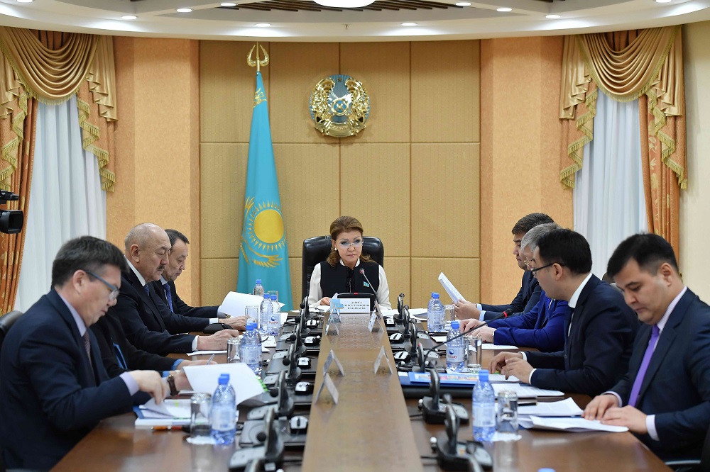 Senatta «Damýǵa resmı kómek týraly» zańdy iske asyrý barysy talqylandy