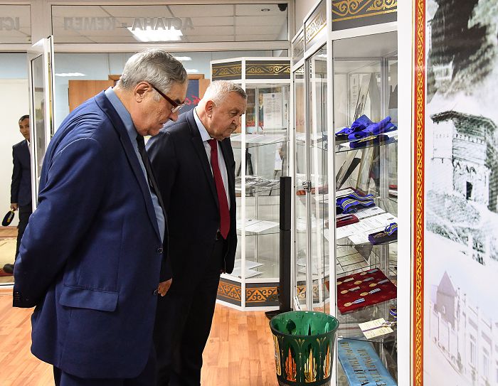 «Toǵyz joldyń torabyndaǵy Astana» atty foto-derekti kórme ashyldy