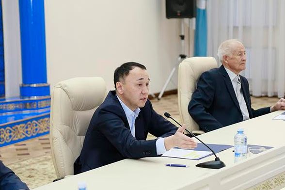 Qostanaıda «galstýksyz» kezdesýde sybaılas jemqorlyqqa qarsy kúres týraly áńgime boldy