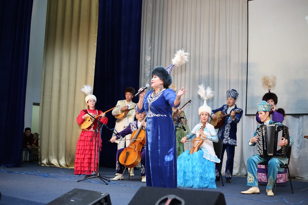 Oral án bulbuly Roza Baǵlanovany eske aldy