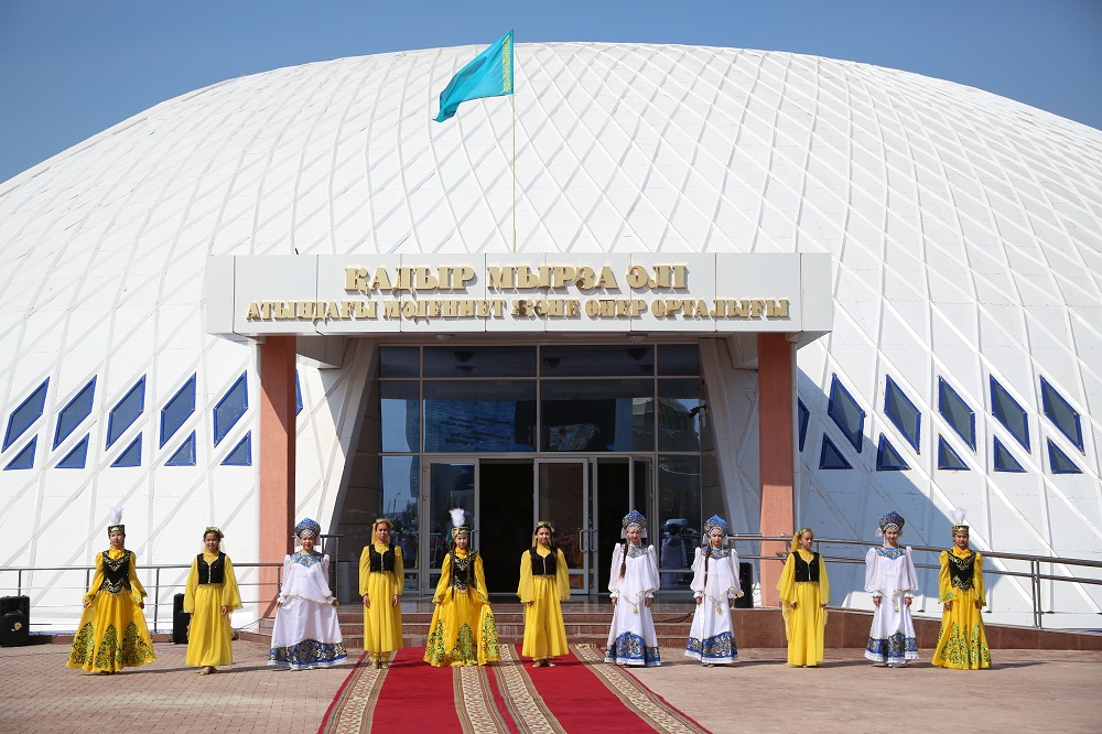 Oralǵa kelseń, Qadyrdyń úıine bar...