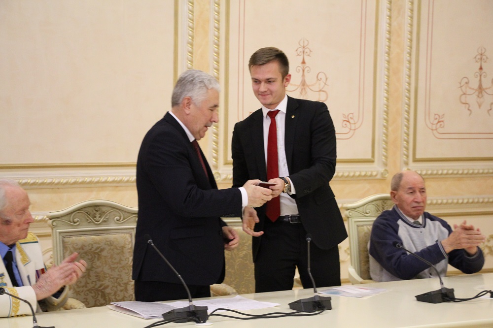 Zahar Bochınniń 3-dárejeli Dańq ordeni ulyna tabys etildi