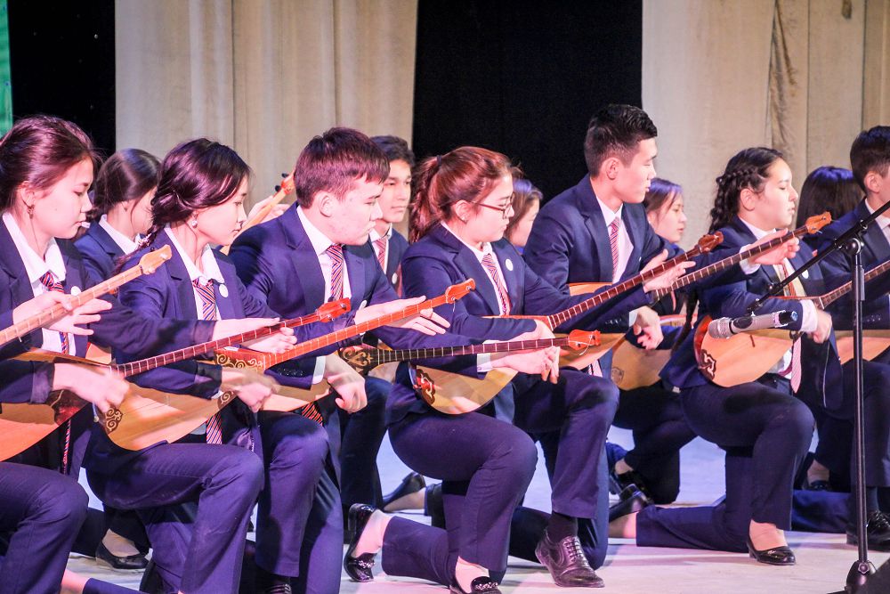 Atyraýda «Uly Dala muragerleri» atty oqýshylardyń shyǵarmashylyq esebi ótti