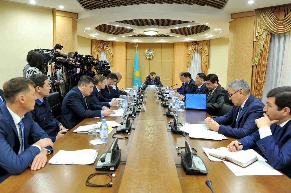 Senatorlar ekstremızm jáne terrorızmge qarsy zańdy talqylady