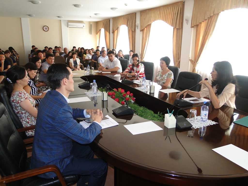 Aqmola oblysynda memlekettik qyzmette jastardyń úlesi artyp keledi