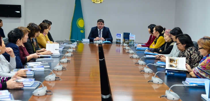 Astanalyq kitaphanalar jańa kitaptarmen tolyqty