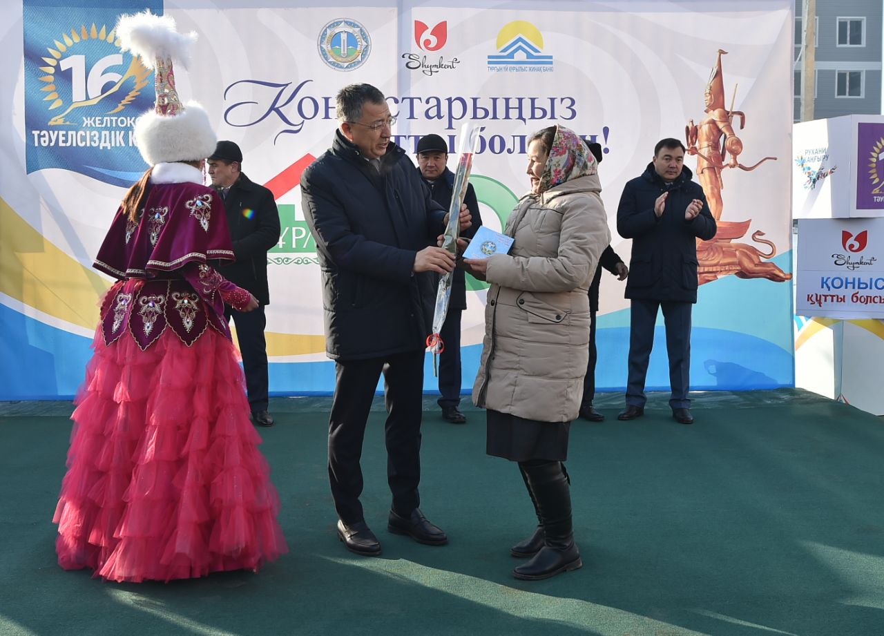 Shymkentte Táýelsizdik kúni 558 otbasy qonys toıyn toılady