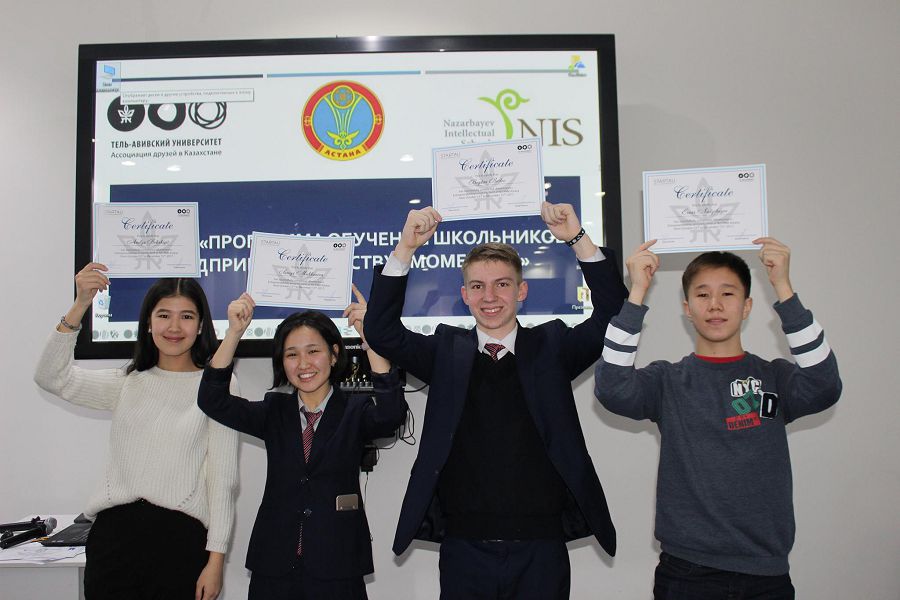 «Momentým» jobasynyń aıasynda Astanada segiz ınnovasııalyq joba usynyldy