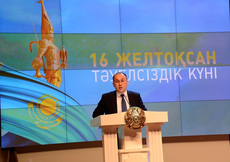 Dáýren Abaev aqparat salasynyń úzdikterin marapattady