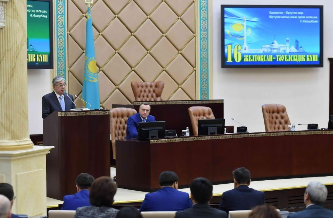 Táýelsizdik kúnine oraı senatorlarǵa memlekettik nagradalar tabystaldy