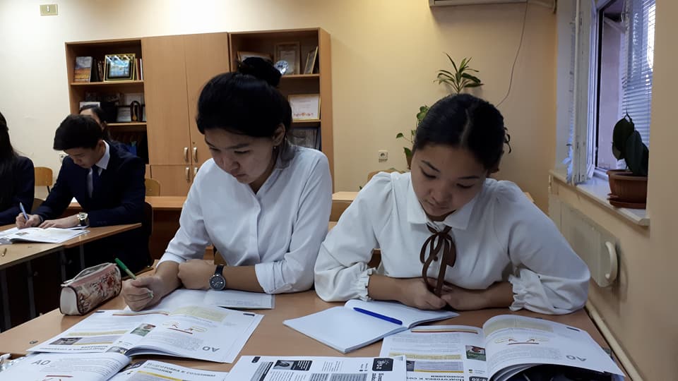 Aqtaýdaǵy mektep oqýshylaryna kásipkerlik negizderine oqytý bastaldy