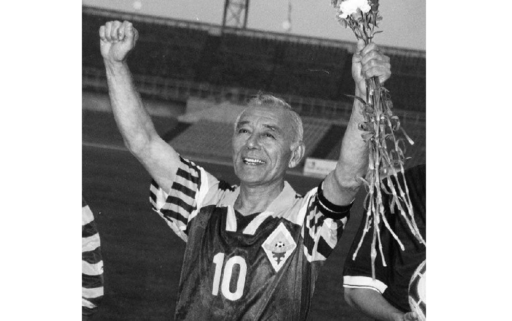 Qazaq fýtbolynyń ańyzyna aınalǵan Tımýr Segizbaev qaıtys boldy