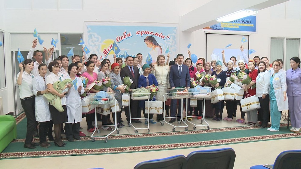 Táýelsizdik kúni Atyraý oblysynda 38 sábı dúnıege keldi