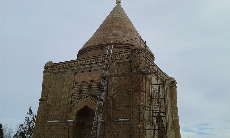 Aısha bıbi kesenesiniń kúmbezi qaıta jańǵyrtylýda