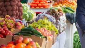 Astana bazarlarynda qyzanaq pen qııardyń baǵasy 550 teńgeden asyrylmaıdy