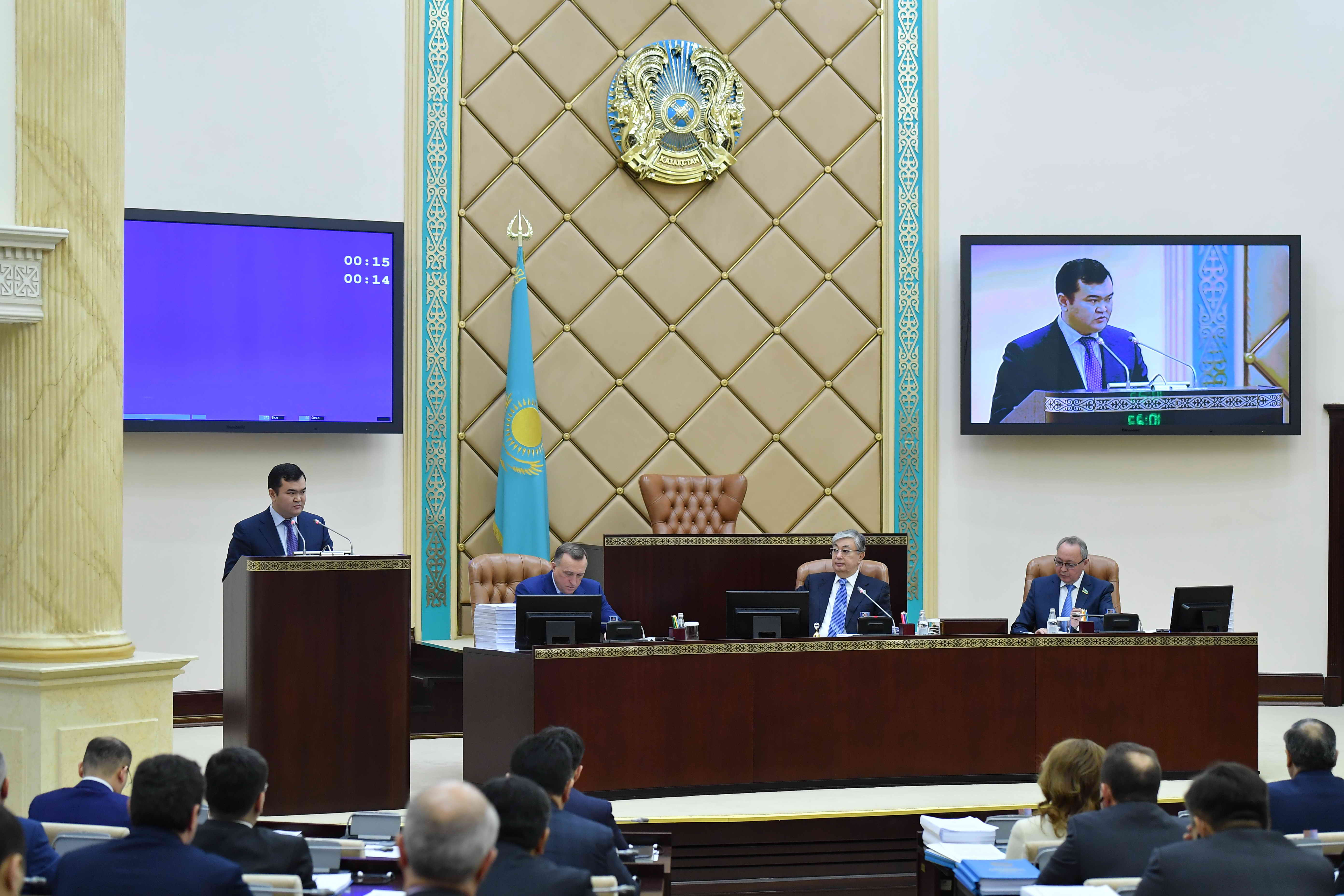 Parlament kedendik retteý, jer qoınaýy men ony paıdalaný týraly kodeksterdi jáne BAQ týraly zańdy qabyldady