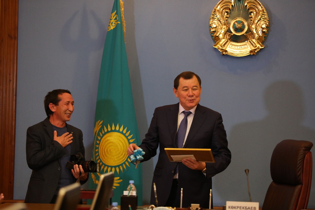 Ákim fototilshige páter syılady