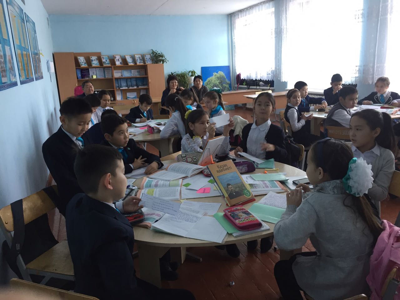 Semeıdegi «Ashyq esik kúninde» ata-analar 52 ustazdyń eńbegin baǵalady