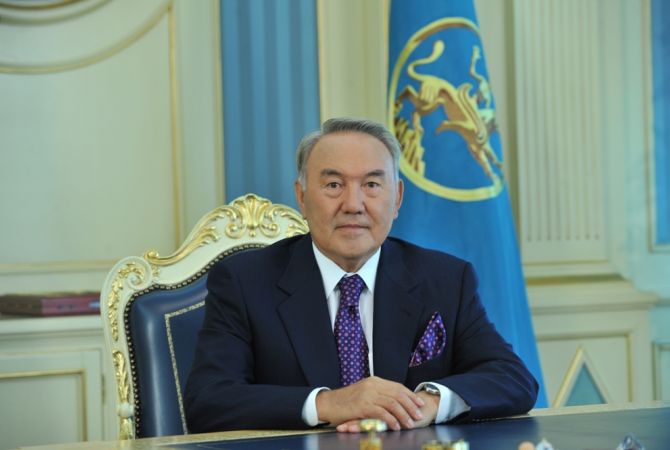 Nursultan Nazarbaev balalardy Jańa jyl merekesimen quttyqtady