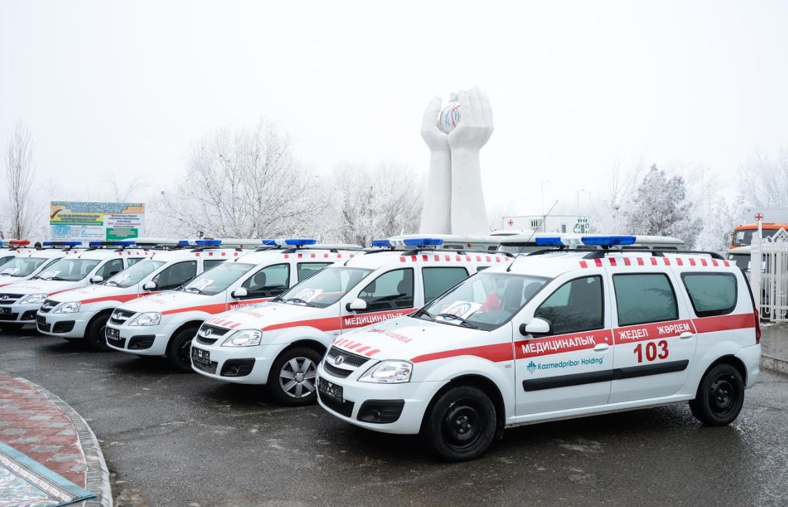Qyzylordada medısınalyq mekemelerge 29 avtokólik tabystaldy